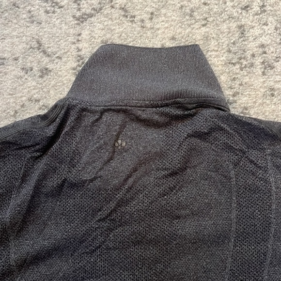 size large grey lululemon collar performance sports shirt - Picture 4 of 5